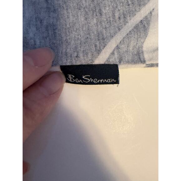 Here's an SEO-optimized listing for your Ben Sherman T-shirt (size XL): - Picture 5 of 10